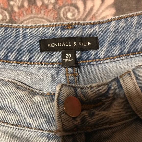 Kendall & Kylie Highwaisted Shorts - Picture 2 of 3